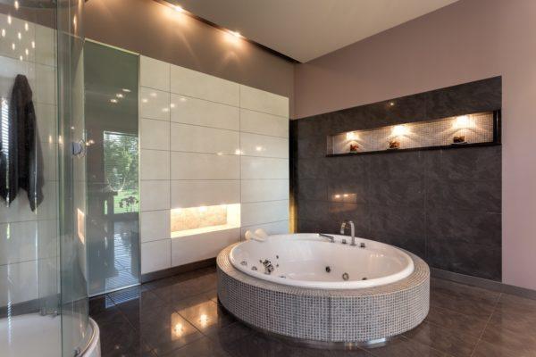 Round bath in a luxury mansion
